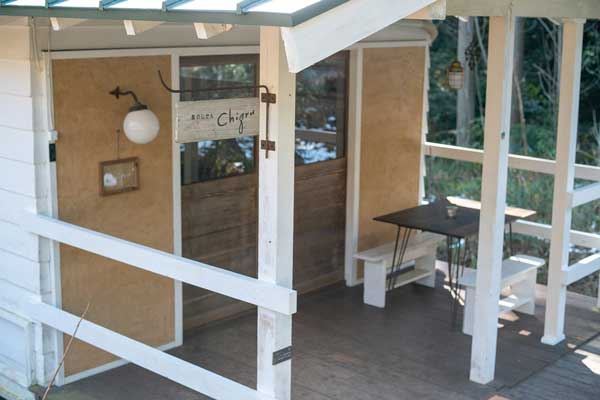 森の小屋　外観